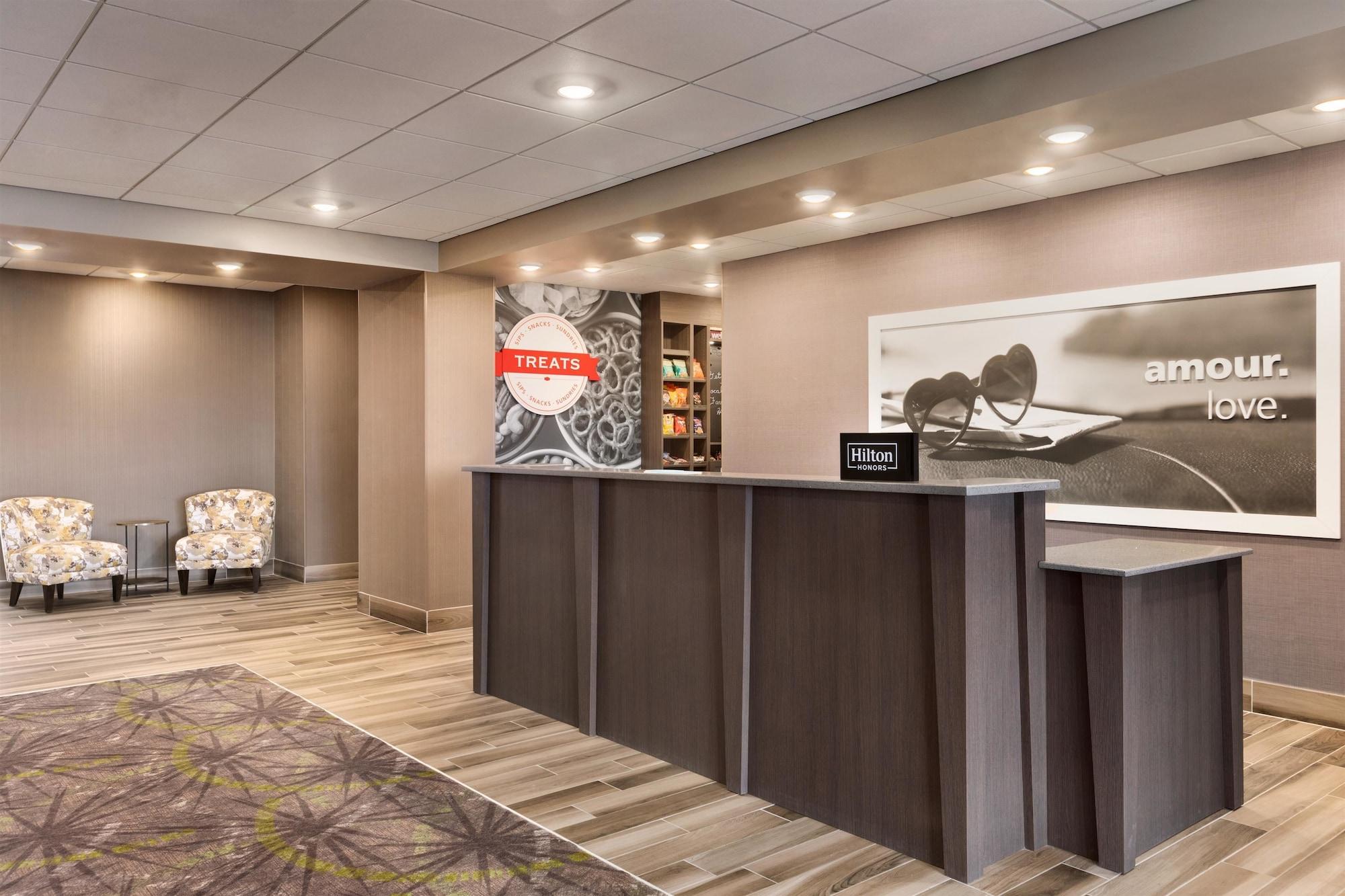 The Landing Hotel & Conference Centre St. Paul Экстерьер фото