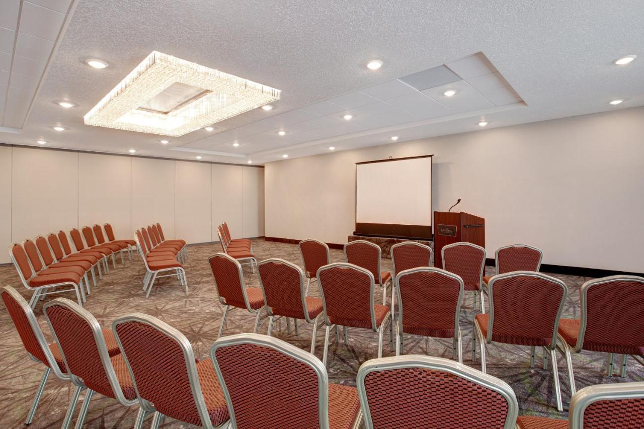 The Landing Hotel & Conference Centre St. Paul Экстерьер фото