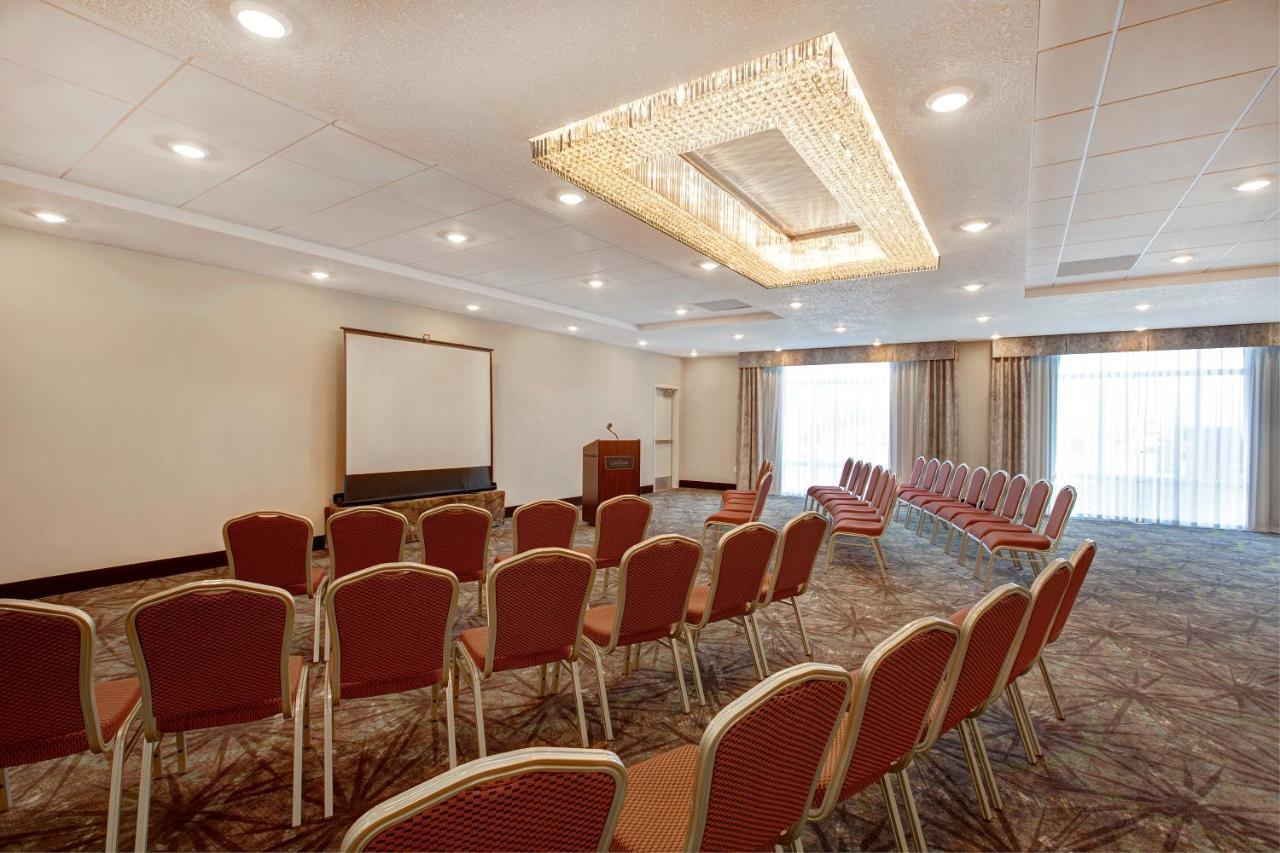 The Landing Hotel & Conference Centre St. Paul Экстерьер фото