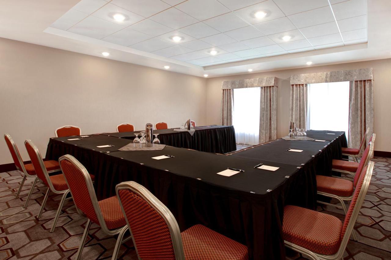 The Landing Hotel & Conference Centre St. Paul Экстерьер фото