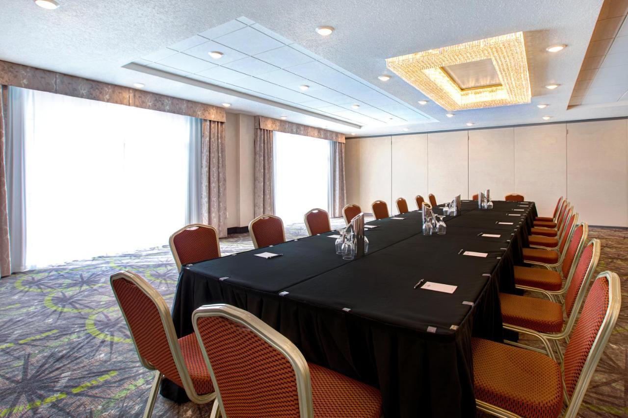 The Landing Hotel & Conference Centre St. Paul Экстерьер фото