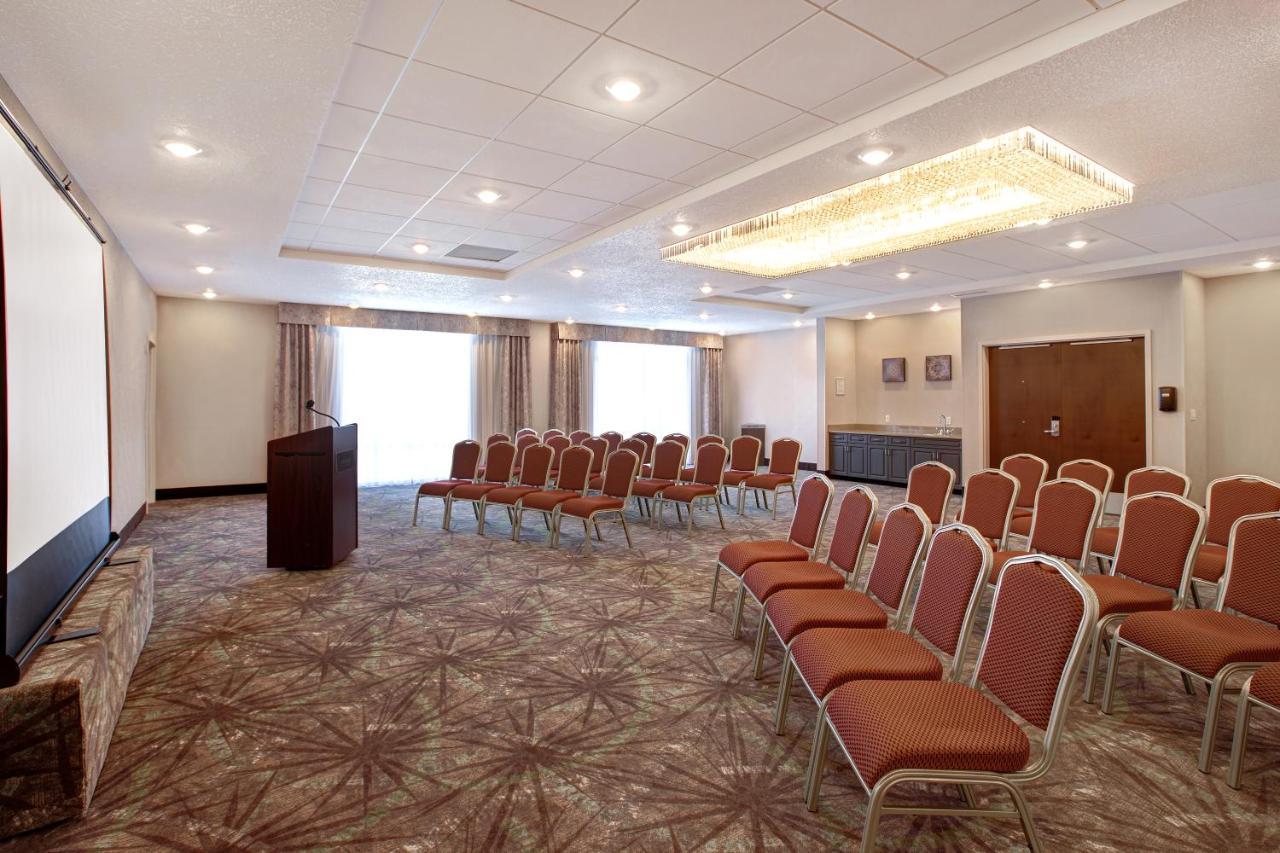 The Landing Hotel & Conference Centre St. Paul Экстерьер фото