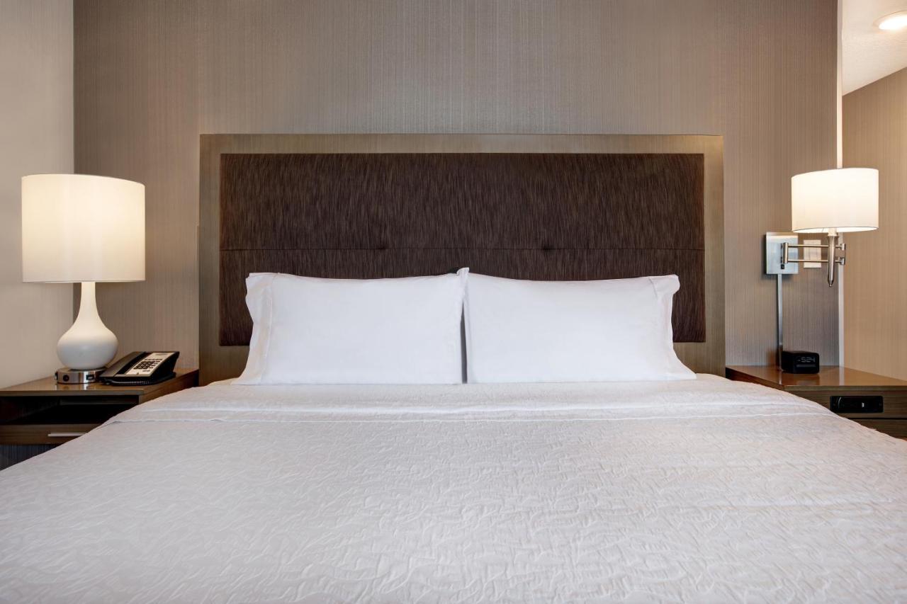 The Landing Hotel & Conference Centre St. Paul Экстерьер фото