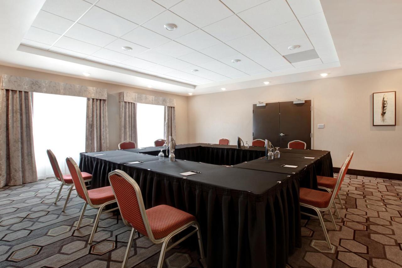 The Landing Hotel & Conference Centre St. Paul Экстерьер фото