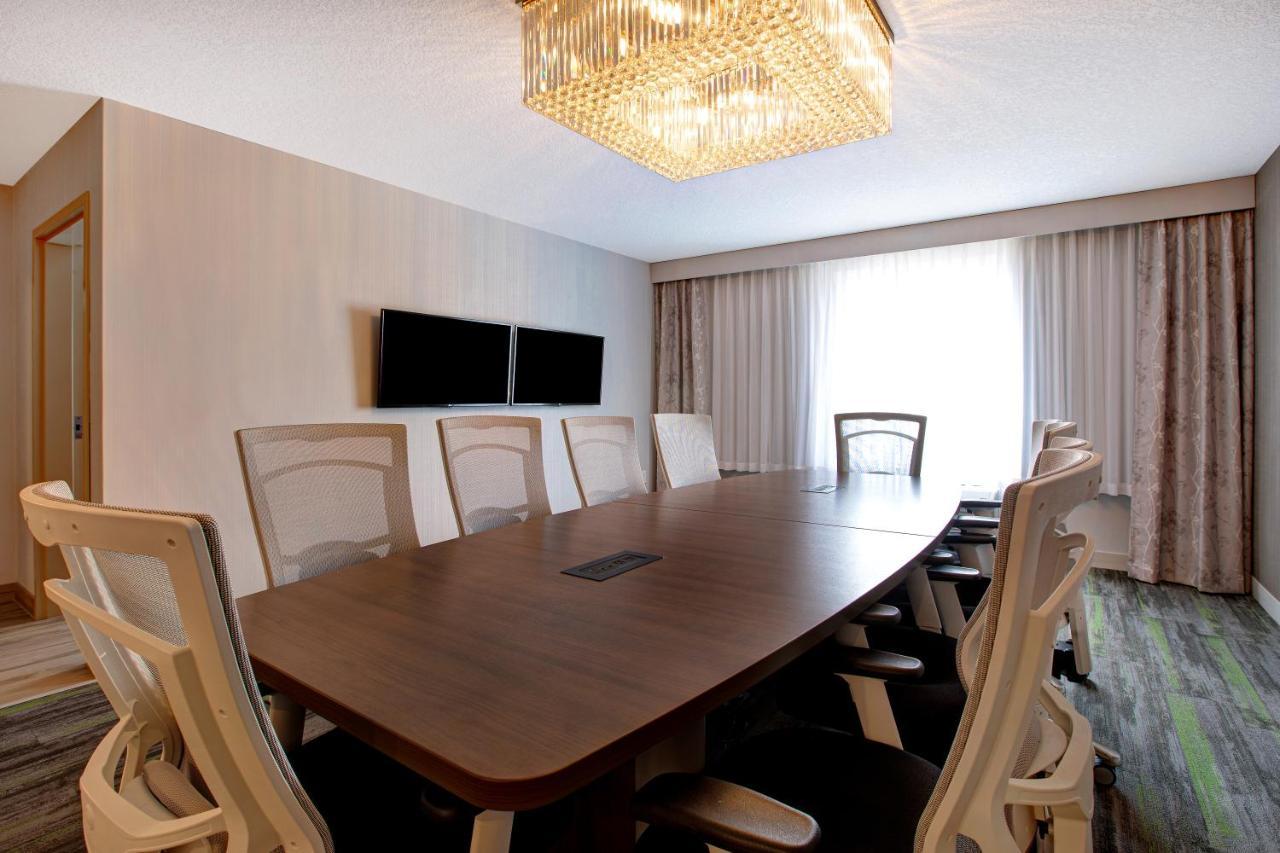 The Landing Hotel & Conference Centre St. Paul Экстерьер фото