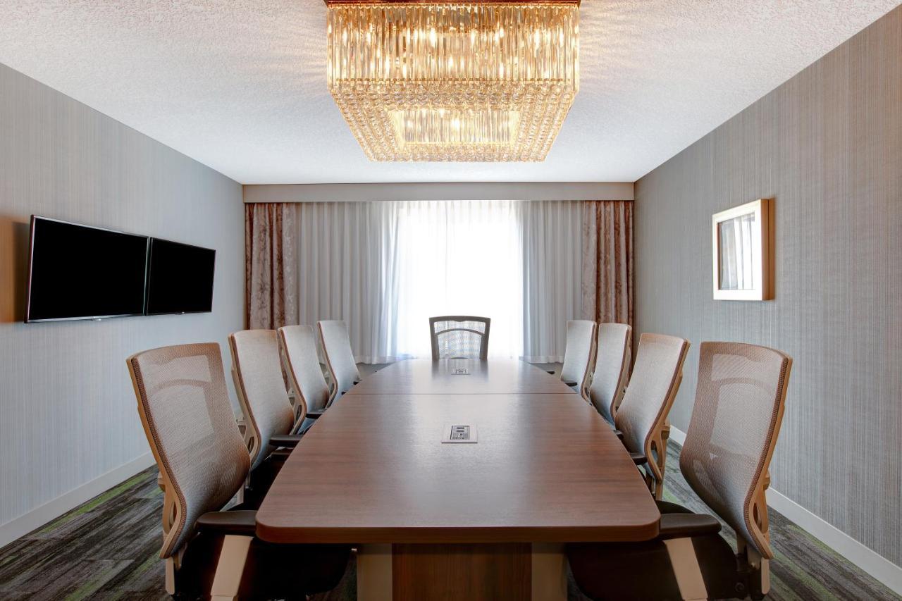 The Landing Hotel & Conference Centre St. Paul Экстерьер фото